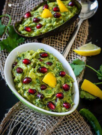 Guacamole in a bowl.