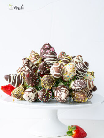 Easy Chocolate Dipped Strawberries Recipe bouquet