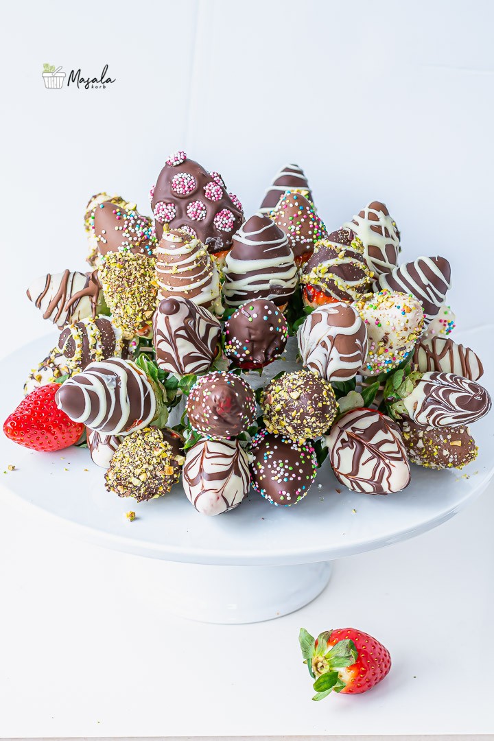 Chocolate Covered Strawberries (Easy Microwave Recipe)