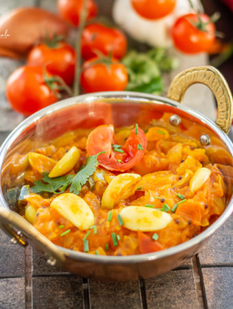 Tomato curry in a bowl