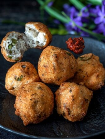 Ulundu Bonda served with ginger chutney