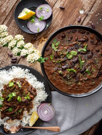 Rajma Chawal, punjabii rajma masala served with basmati rice with some raw onion & lemon wedges.